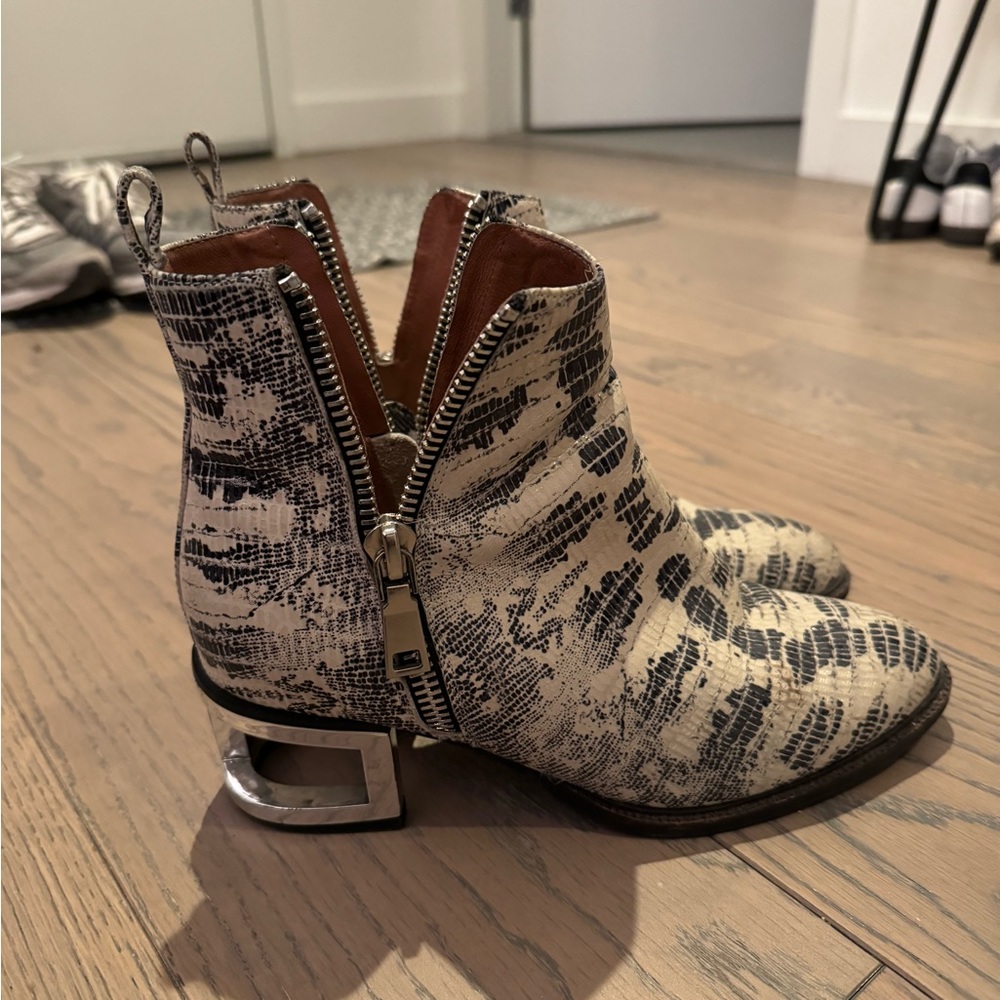 Jeffrey Campbell Womens Side Zip Block Heel Snakeskin Print Booties
